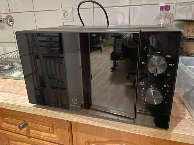 Electrolux Emz421MMK mikrohullámú sütő grill funkcióval