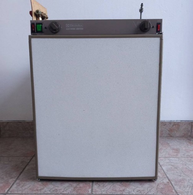 Electrolux beépíthatő abszorpció hűtő - gáz főzőlappal