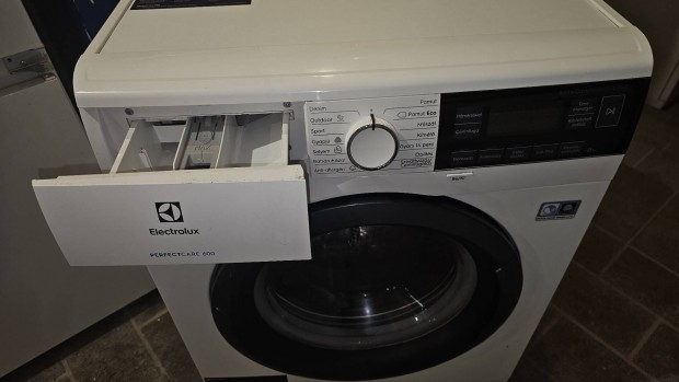 Electrolux elöltöltős gőzfunkciós mosógép 7kg/1400