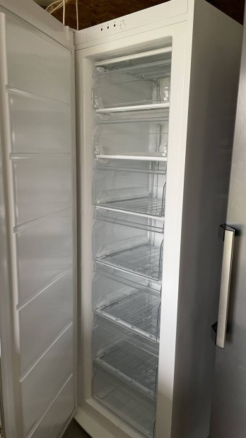 Electrolux fagyaszt�szekr�ny 245l