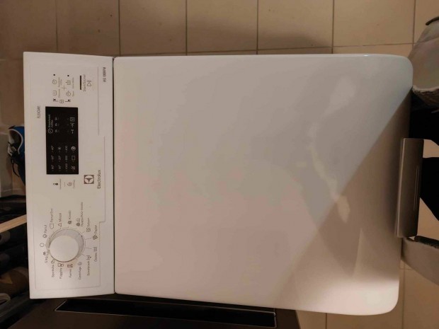 Electrolux felltlts, keskeny mosgp