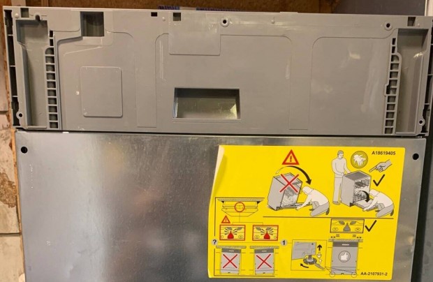 Electrolux keskeny(45*60cm) teljesen beépíthető mosogatógép
