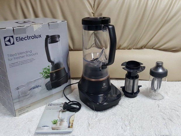 Electrolux nagy teljestmny 900W-os asztali turmixgp