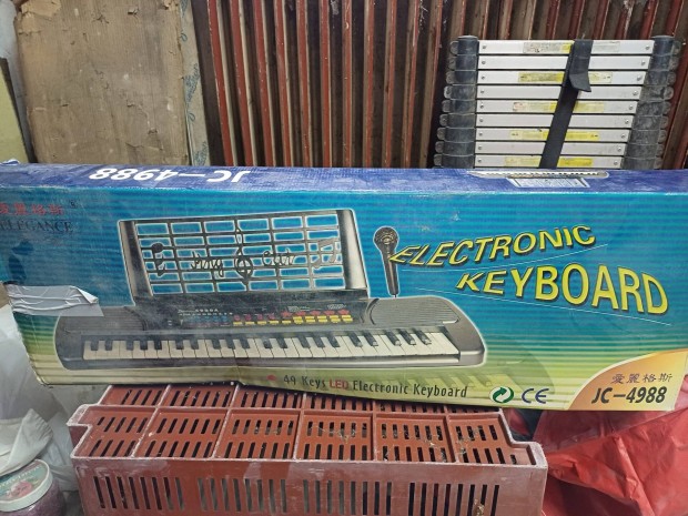 Electronic keyboard mikrofonnal