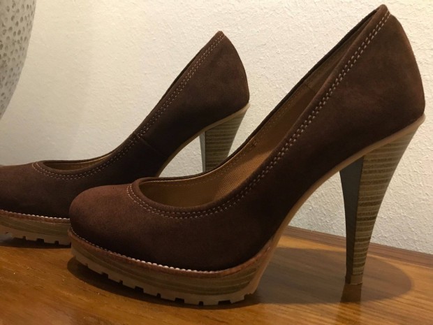Elegáns barna őszi cipő