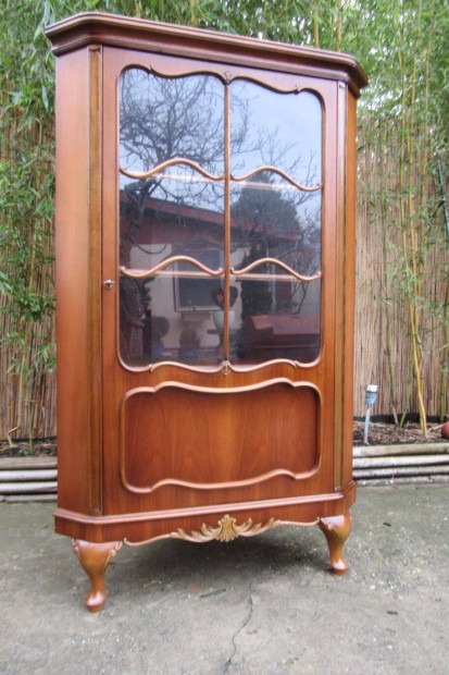 Elegns chippendale sarok vitrin - komd 155 cm magas