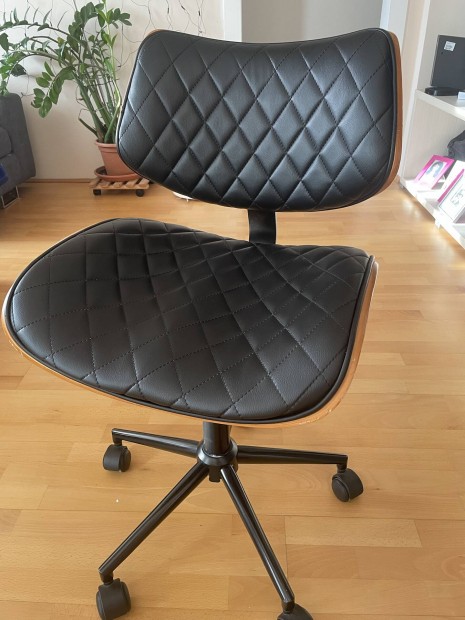 Eleg�ns fekete-di� sz�n� irodai forg�sz�k