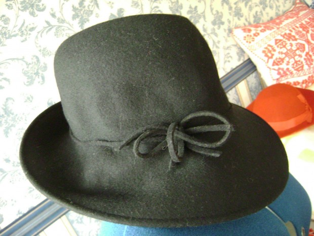 Elegns fekete ni kalap 58 cm
