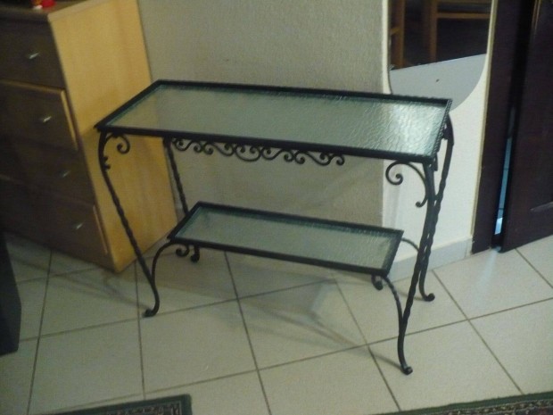 Eleg�ns kov�csoltvas asztal