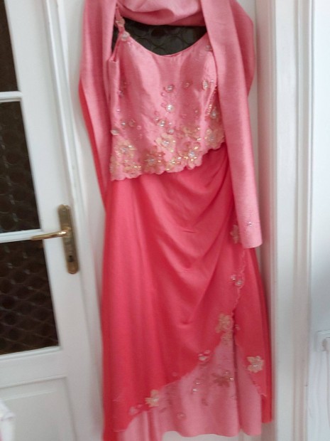 Elegáns lazac színű 40-es, 3 részes ruha eladó