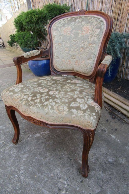 Elegns neobarokk karfs szk-fotel- rasztalszk 87 cm magas