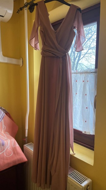 Elegns ruha 