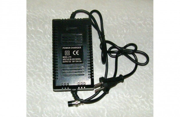Elekrtromos ker�kp�r 36 voltos akku t�lt�