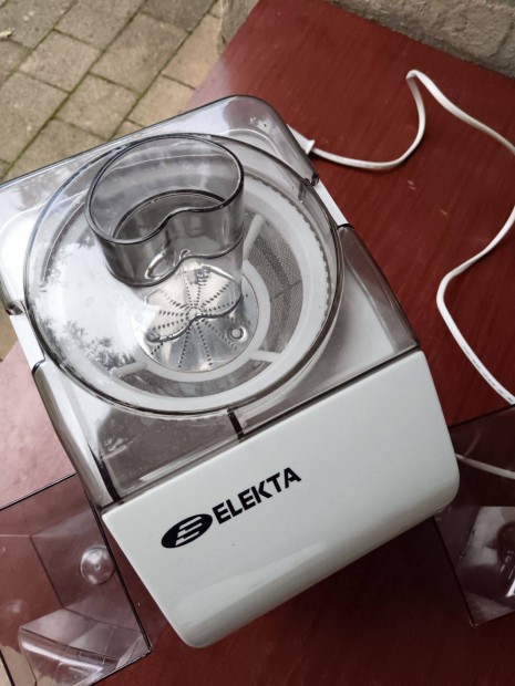 Elekta gymlcs centrifuga