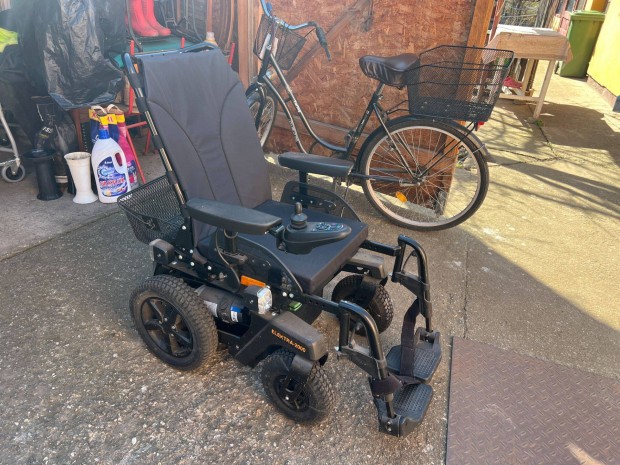 Elektra 2000 elektromos kerekessz�k