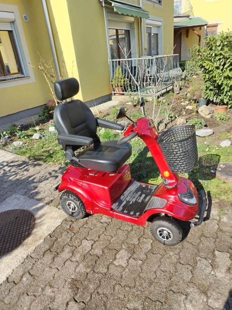 Elektra-7000 elektromos mobilit�si robog� elad�