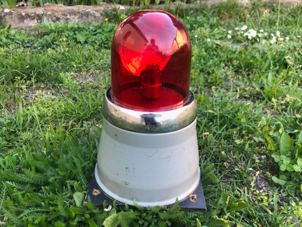 Elektra piros villog� - veter�n rend�r vagy t�zolt� Lada �p�t�shez