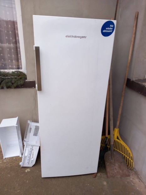 Elektrabregenz 270 l fagyasztó nem hűt gáz kell bele 4 éves csere is