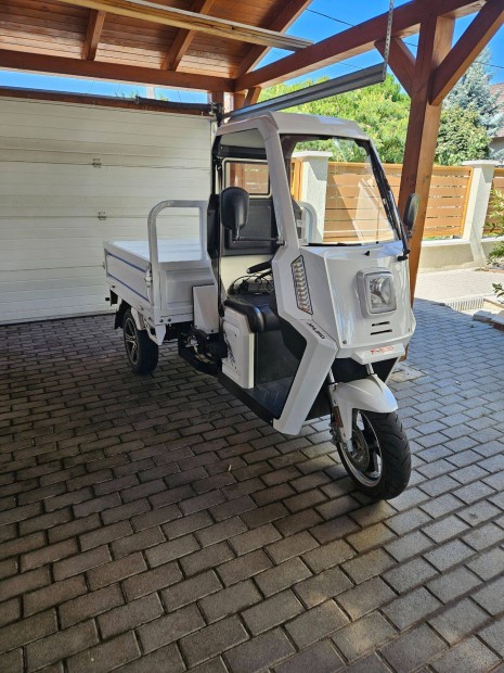 Elektromos 3 kerekű, platós Moped eladó