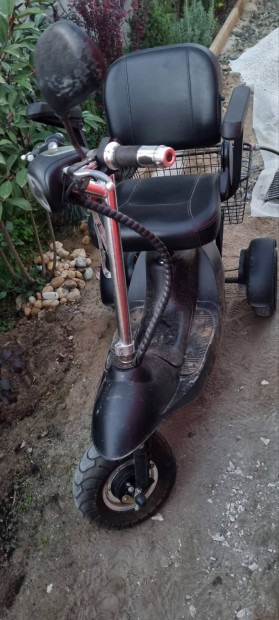 Elektromos 3 kerek moped elad