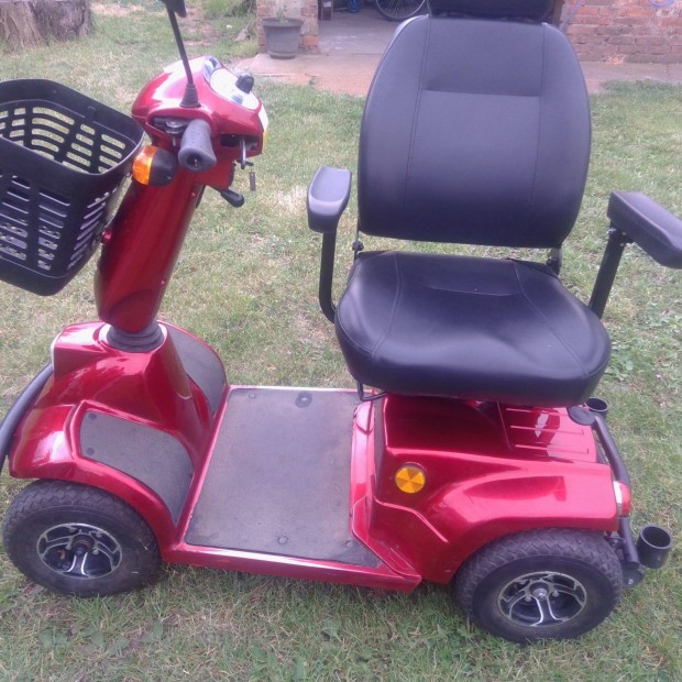 Elektromos EL-GO/M HS-580 tipusú négy kerekű moped