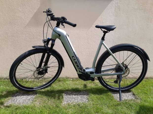 Elektromos Kerkpr Ebike Cube/Smart/750Wh/Bosch Cx 85Nm/678-Km