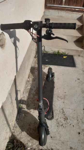 Elektromos Roller 36V, 350W hib�s