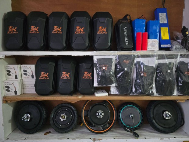 Elektromos Roller Motorok Eladók Kukirin G2, G2 Pro, C1 Pro, Ooktek V8