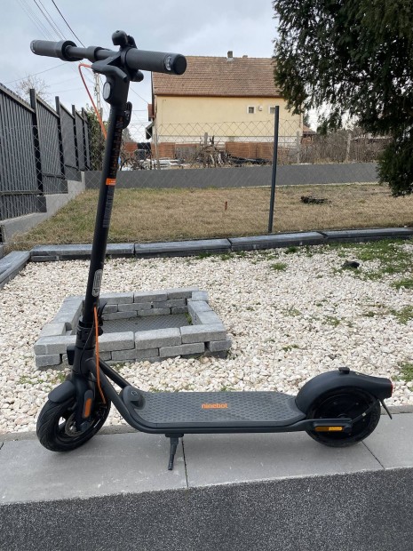 Elektromos Roller Segway Ninebot F2 Plus