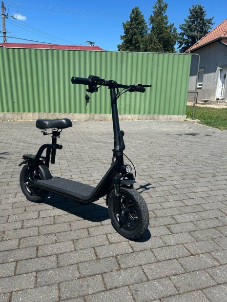 Elektromos Roller 