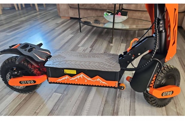 Elektromos Roller, Új, Arwibon GT08, 5600W, 400.000 Ft.