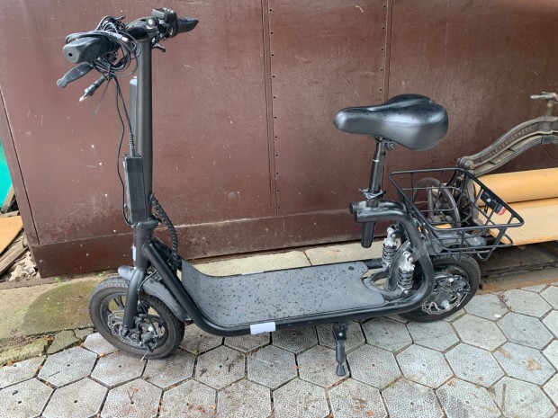 Elektromos Roller , üléssel, kosárral eladó !