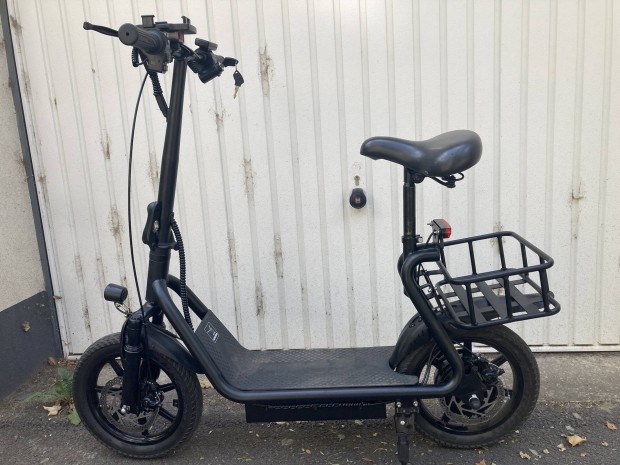 Elektromos Roller üléssel és csomagtartóval olcsón