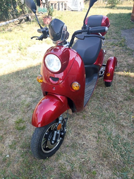 Elektromos Ztech ZT63-as 3 kerekű robogó