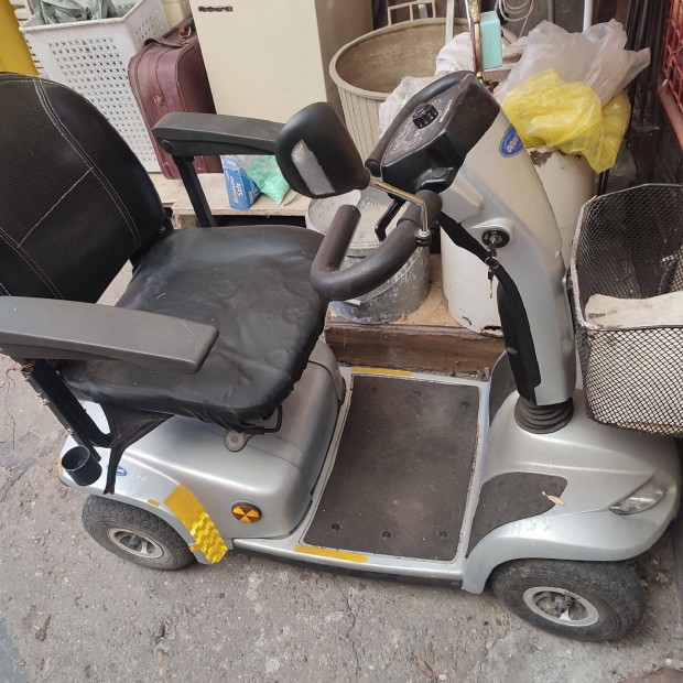 Elektromos, ngykerek kocsi idseknek, mozgssrlteknek