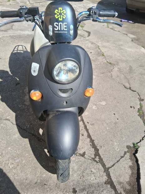 Elektromos robogó eladó.