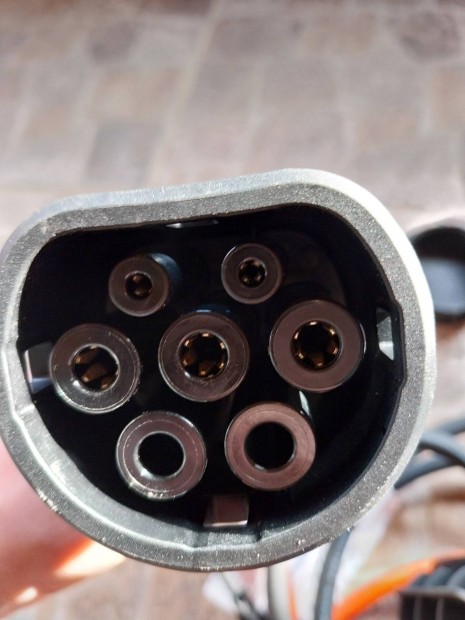 Elektromos autó töltő. C5 Aircross Hibrid.