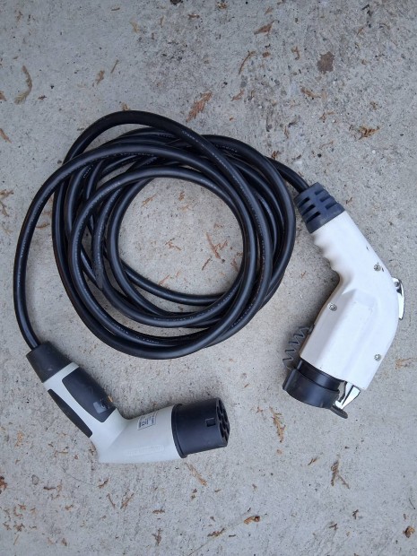 Elektromos autó töltő adapter 240V max. 20A Type1/Type2 olcsón eladó!