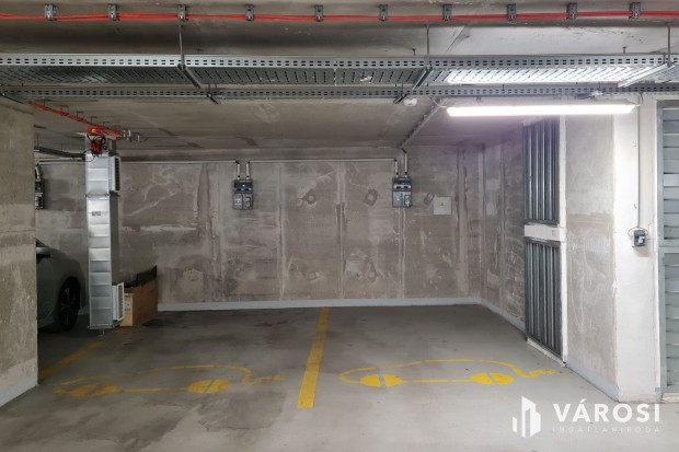 Elektromos autó töltős teremgarázshely a XIII. kerületben