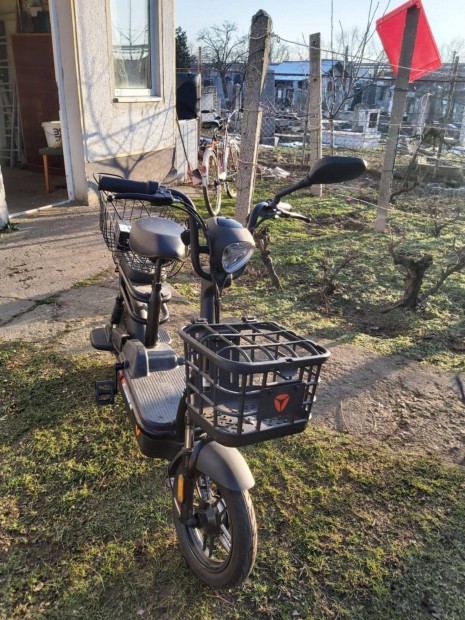 Elektromos bicikli / moped elad