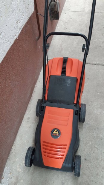 Elektromos fűnyíró 31 cm vágószélesség 1000 W, új, csak próbálva volt