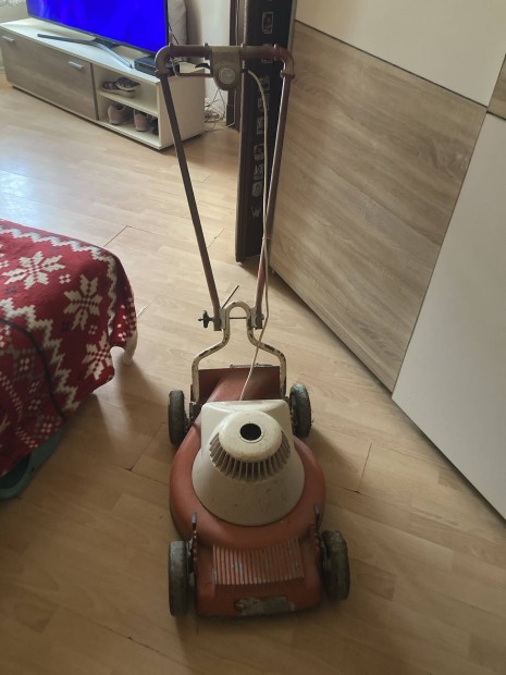 Elektromos fűnyíró