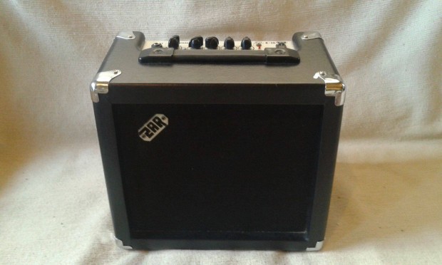 Elektromos gitár erősítő kombo eladó újszerű állapotban!