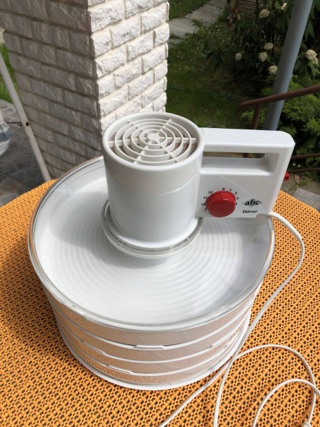 Elektromos gyümölcsaszaló berendezés