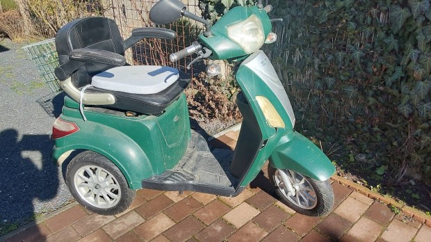 Elektromos h�romkerek� moped