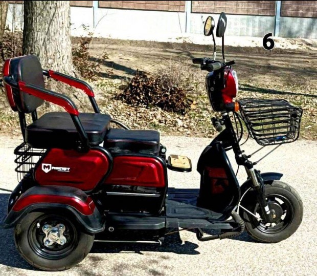 Elektromos háromkerekű robogó