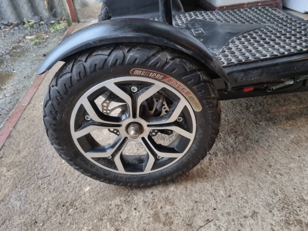 Elektromos hromkerek roller elad