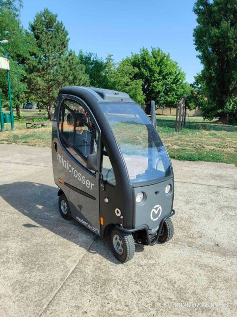 Elektromos kabinos rokkantkocsi