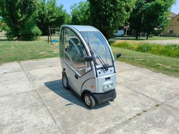 Elektromos kabinos rokkantkocsi moped
