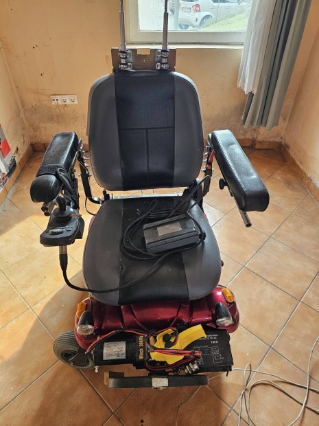 Elektromos kerekessz�k,�jszer� akkukkal elad�!